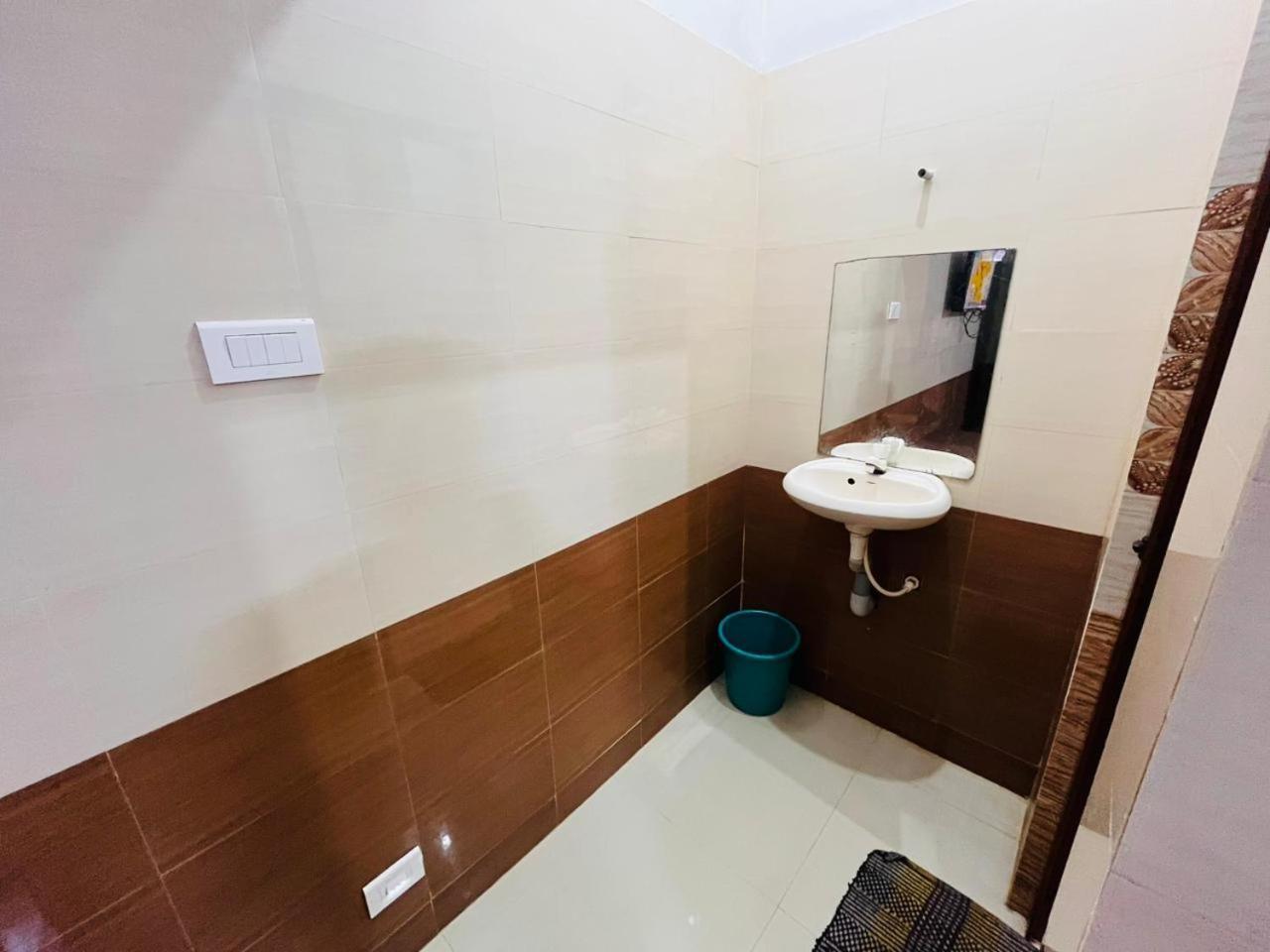 Velanganni Vinodth Homestay Exterior foto